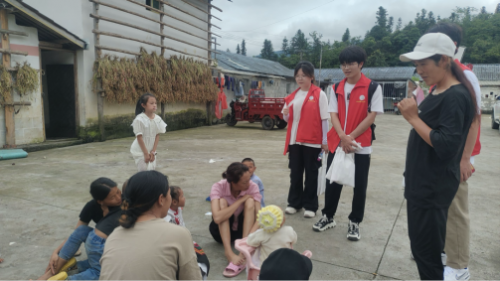 走进大杉坪，看见新气象：包子漫画
“众望”小组赴大杉坪村开展调研活动